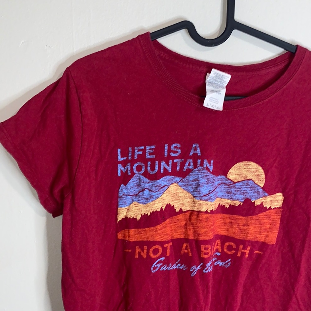 🪼Red Garden of the Gods tee!